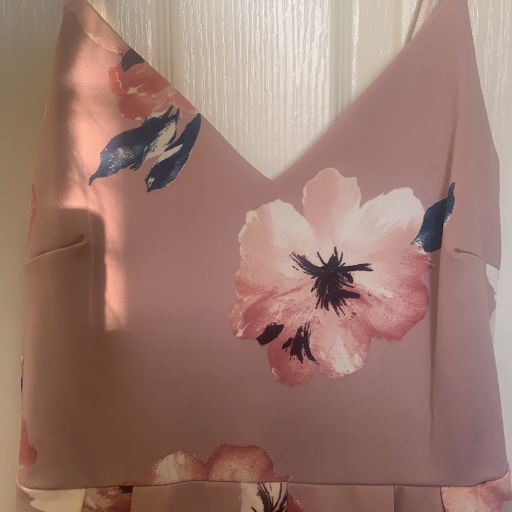 Soprano Floral Dress 🌸 - Picture 2 of 6